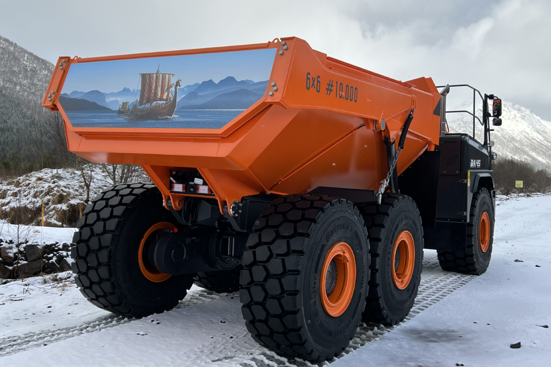 Il 10.000esimo dumper articolato in Norvegia, il primo con i colori DEVELON in Europa