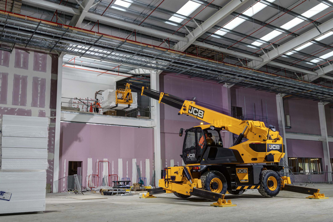 JCB lancia il suo primo movimentatore telescopico rotativo