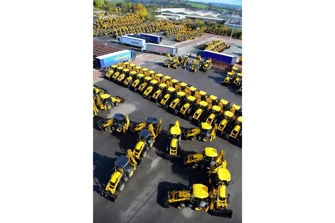 Da un garage alla produzione di livello mondiale: JCB festeggia 75 anni di attività