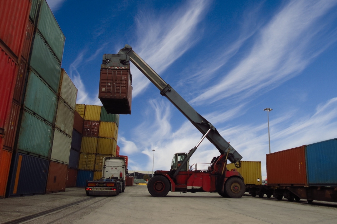 Pneumatici BKT per la logistica e la movimentazione portuale, progettati per ogni tipologia di macchina