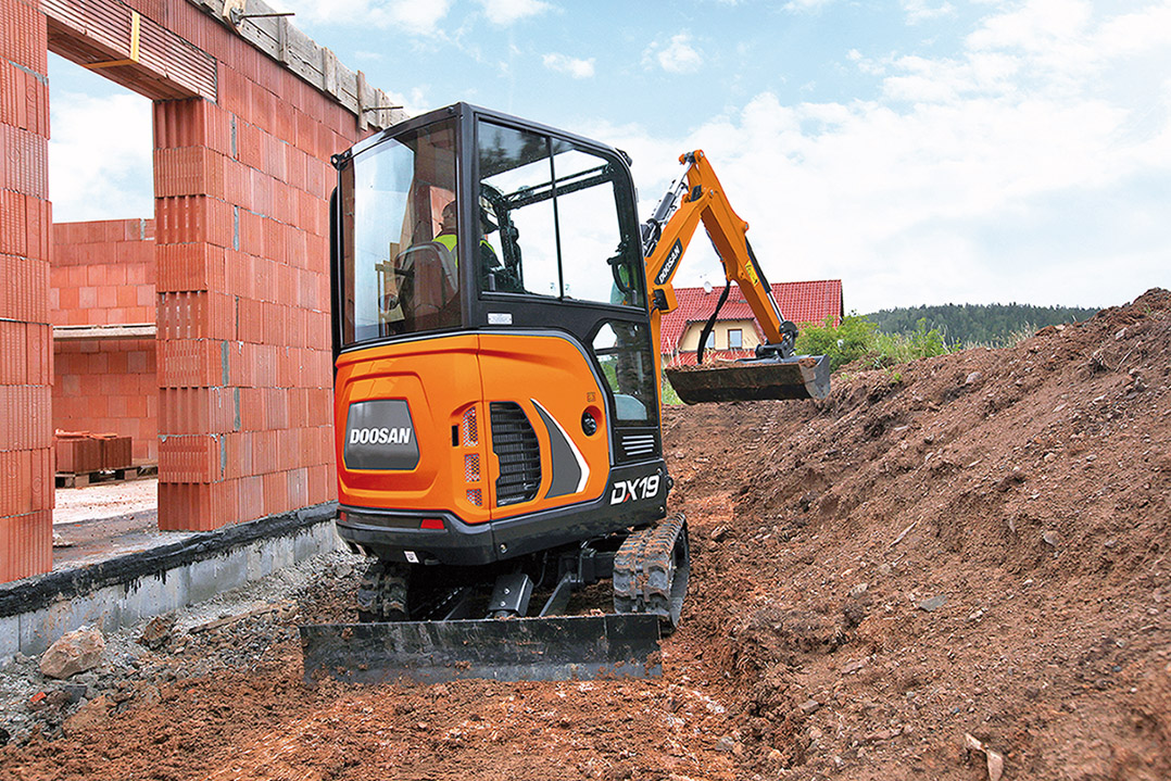 Doosan lancia il nuovo miniescavatore DX19 da 1,9 t