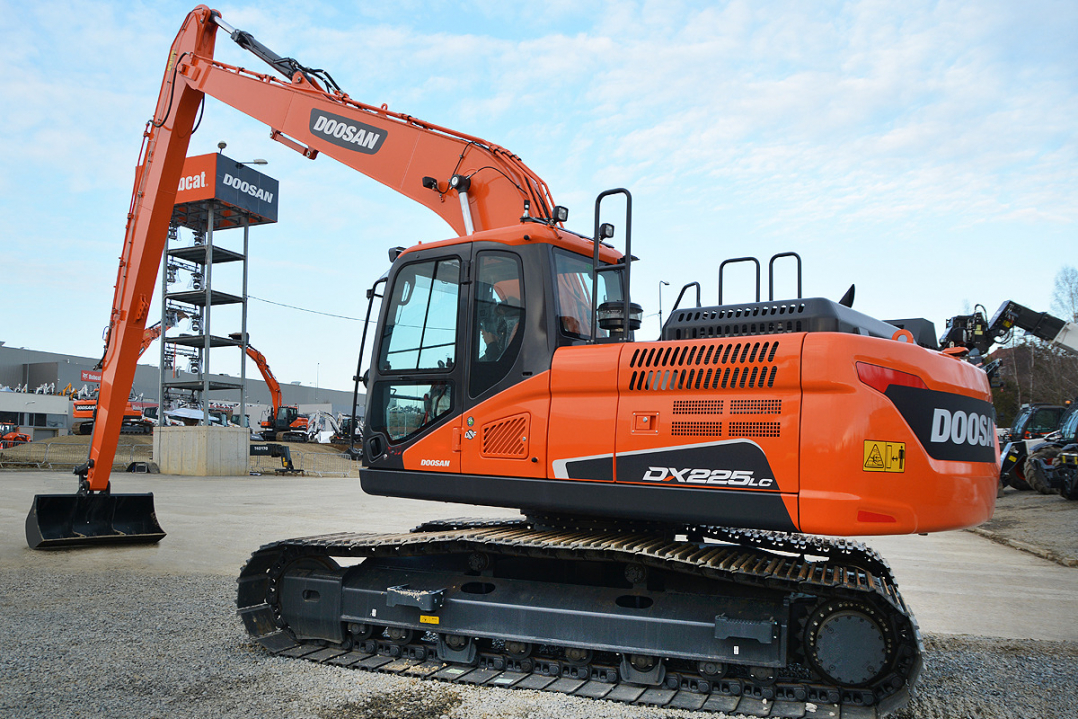 Nuovo escavatore Doosan DX225SLR-5 a sbraccio ultra lungo