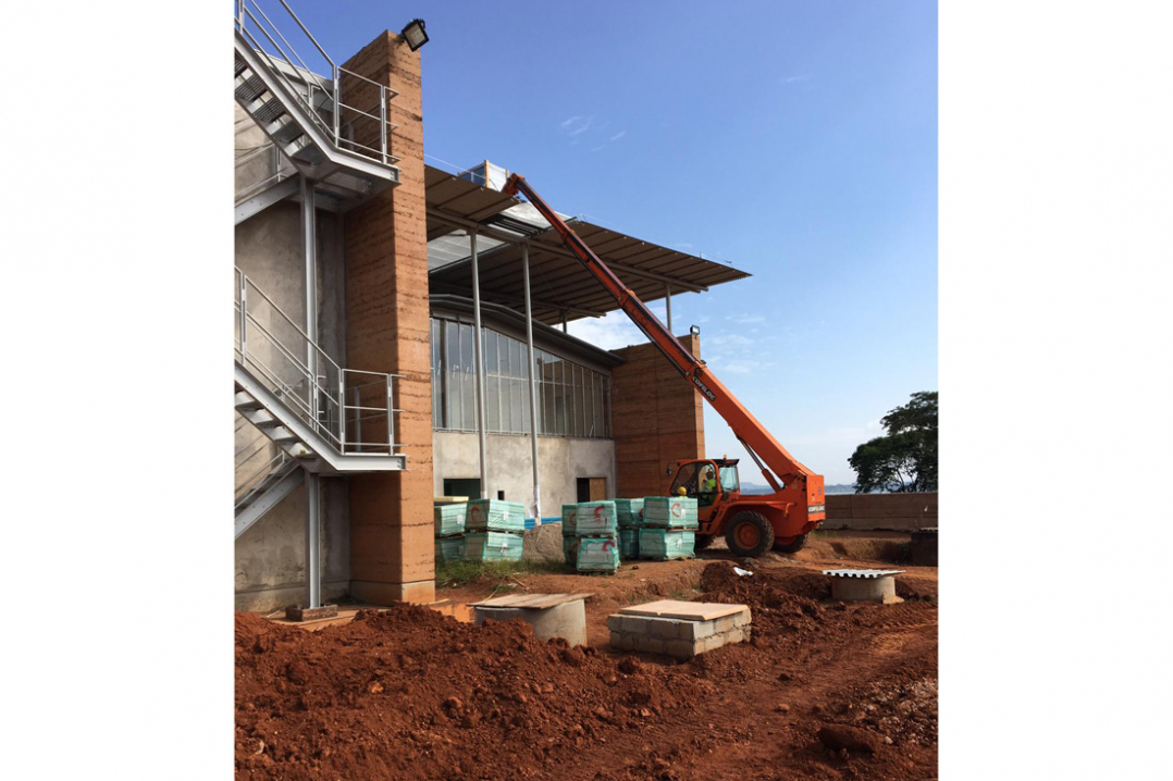 Il Centro di eccellenza in chirurgia pediatrica di EMERGENCY a Entebbe verso il rush finale