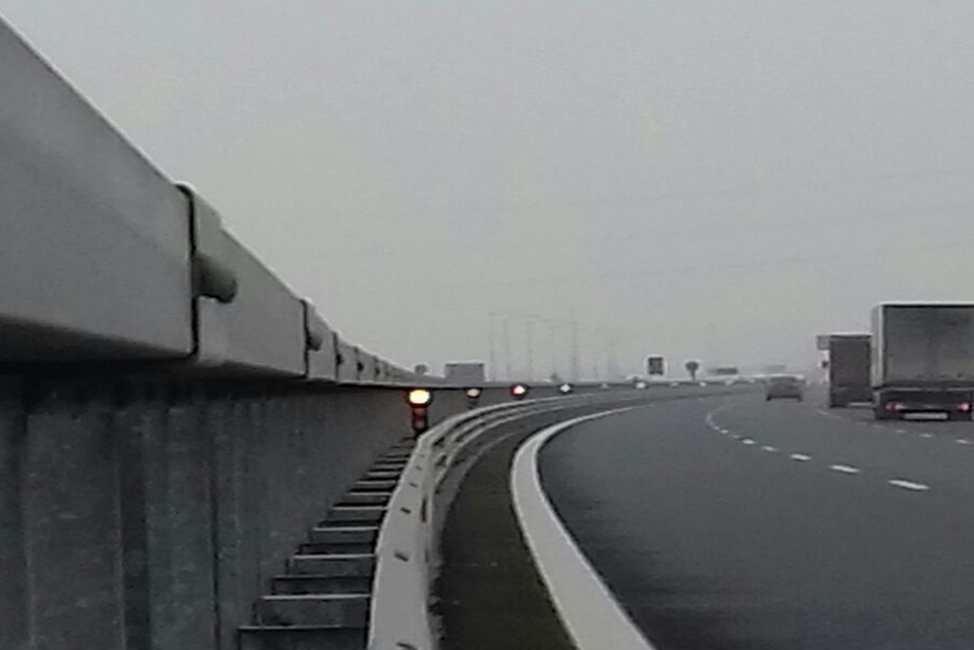 Gli utenti della A35 Brebemi apprezzano la “linea guida-nebbia”