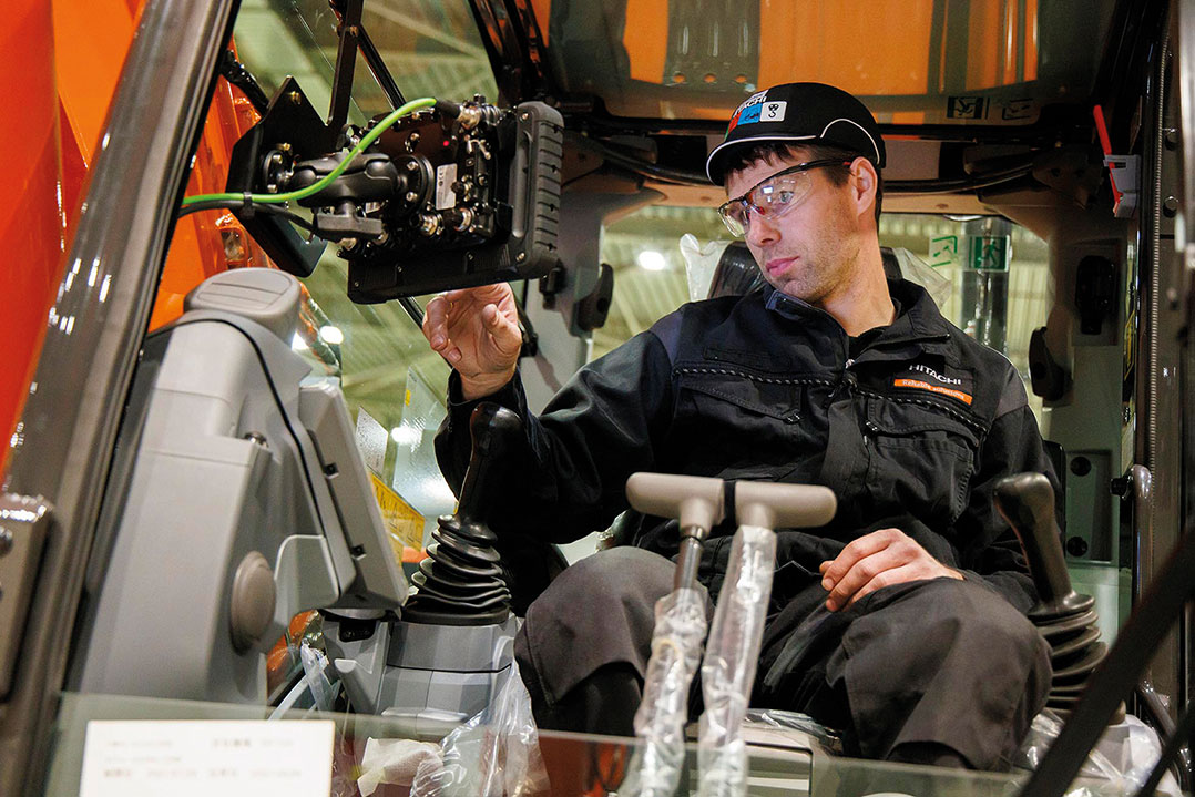 Hitachi Construction Machinery Europe (HCME) NV lancia il nuovo allestimento con Leica Geosystem