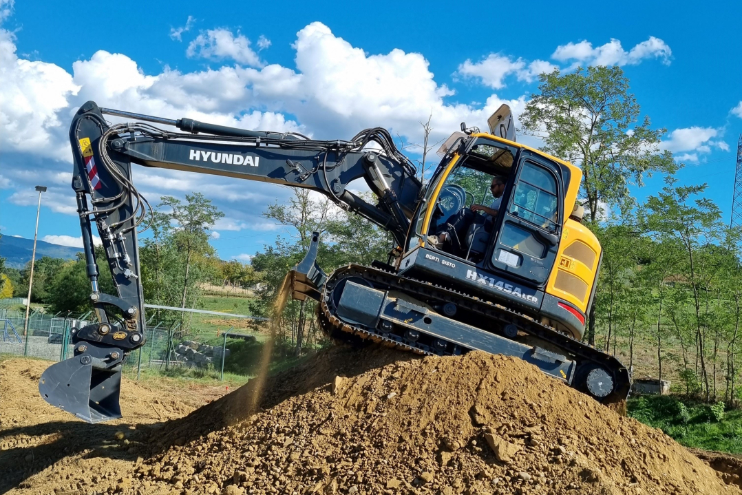 HX145A LCR: protagonista indiscusso in un importante cantiere in Toscana