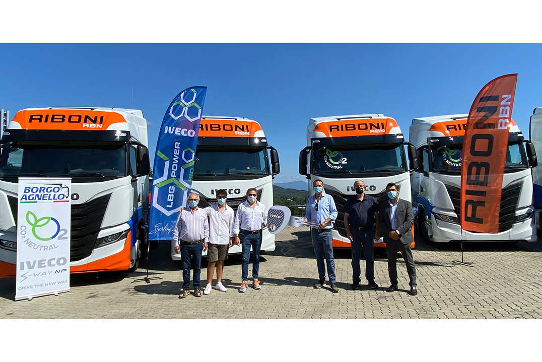 IVECO consegna dieci IVECO S-WAY a Riboni RBN srl per il trasporto farmaci sulle tratte internazionali