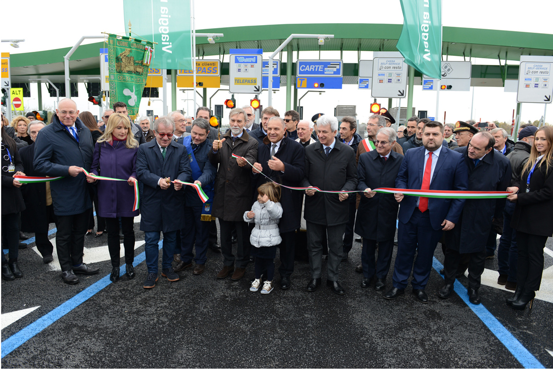 A35 Brebemi si collega con la A4 nei pressi di Brescia. Ora, con l’autostrada completa, Est e Ovest non sono mai stati così vicini