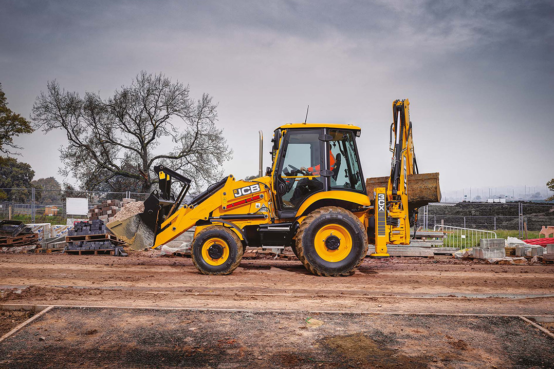 JCB aggiorna la terna 3CX da 55KW