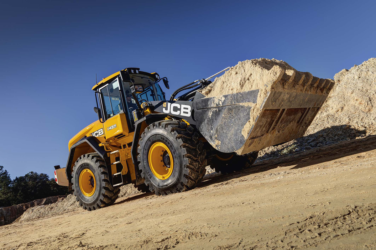 JCB 437, la pala gommata versatile ed efficiente