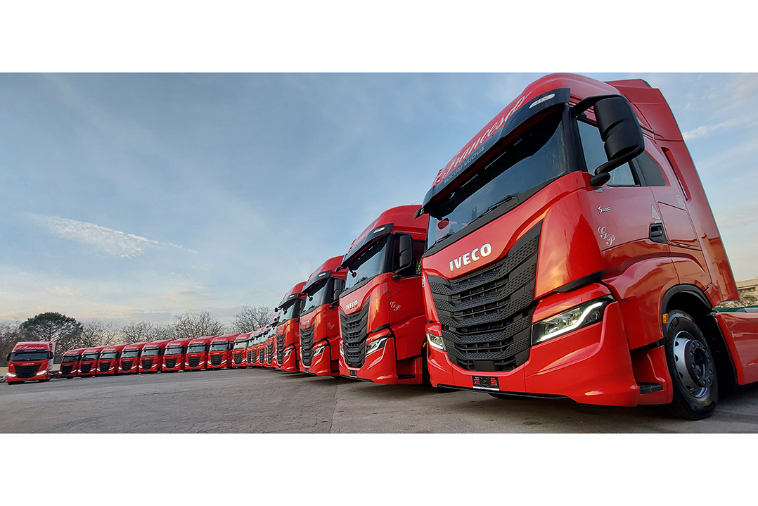 Consegnati i primi veicoli dei 30 IVECO S-Way acquistati dall’azienda di trasporti campana LTG