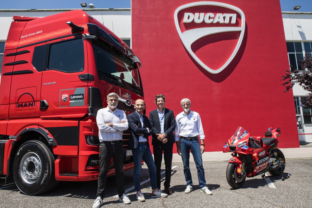 Quattro nuovi MAN TGX 18.520 per il Ducati Lenovo Team