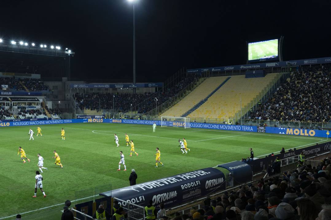 Mollo Noleggio a fianco del Parma Calcio 1913 come Premium Partner e Sleeve Training Sponsor