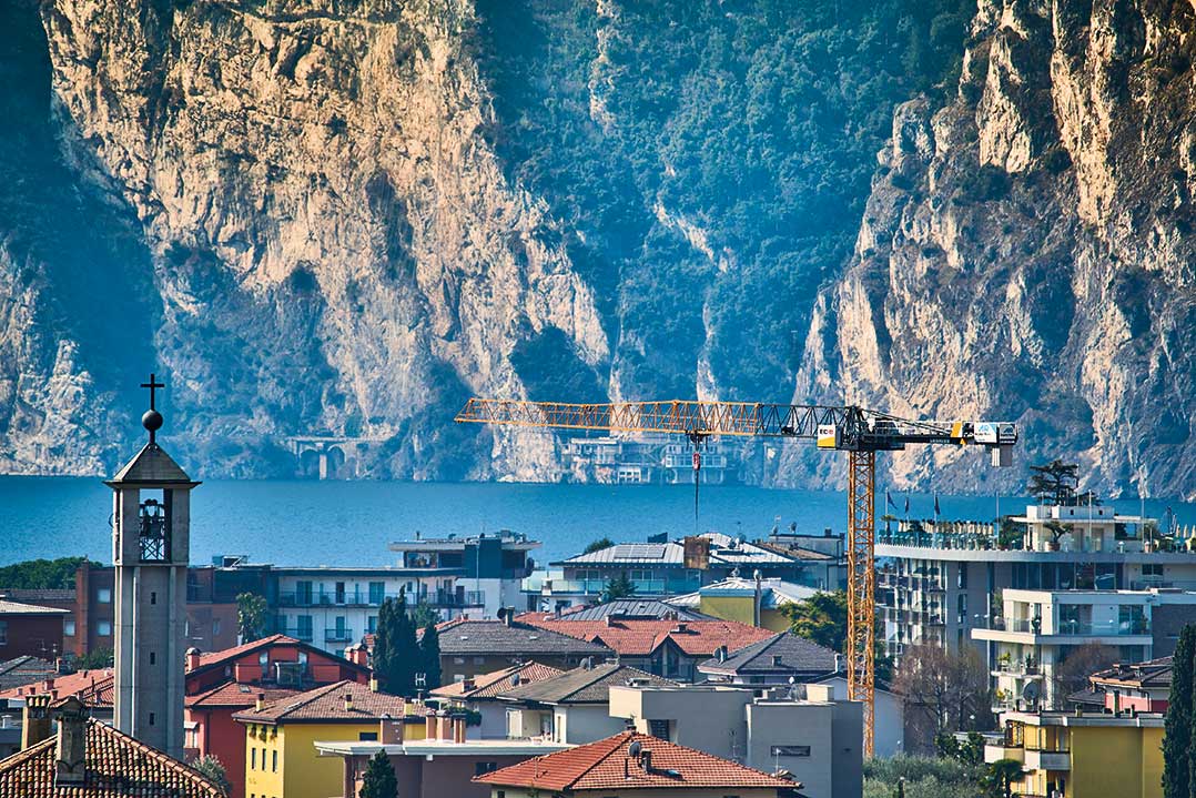 Nuovissima tecnologia Liebherr sulle sponde del Lago di Garda