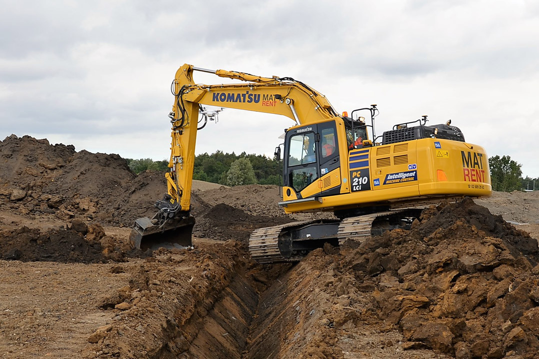 Komatsu Europe presenta l’escavatore idraulico PC210LCi-11