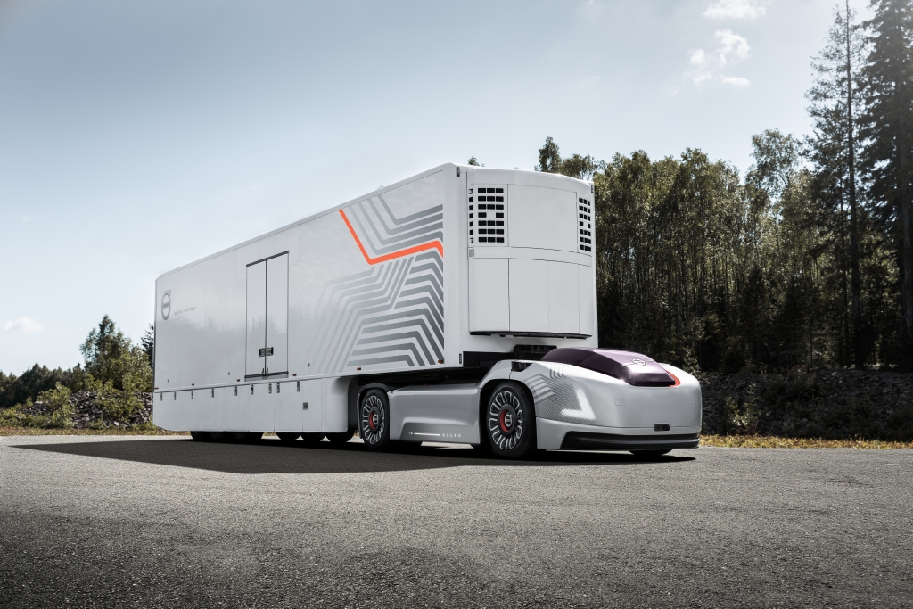 VOLVO TRUCKS presenta i veicoli elettrici  giuda autonoma