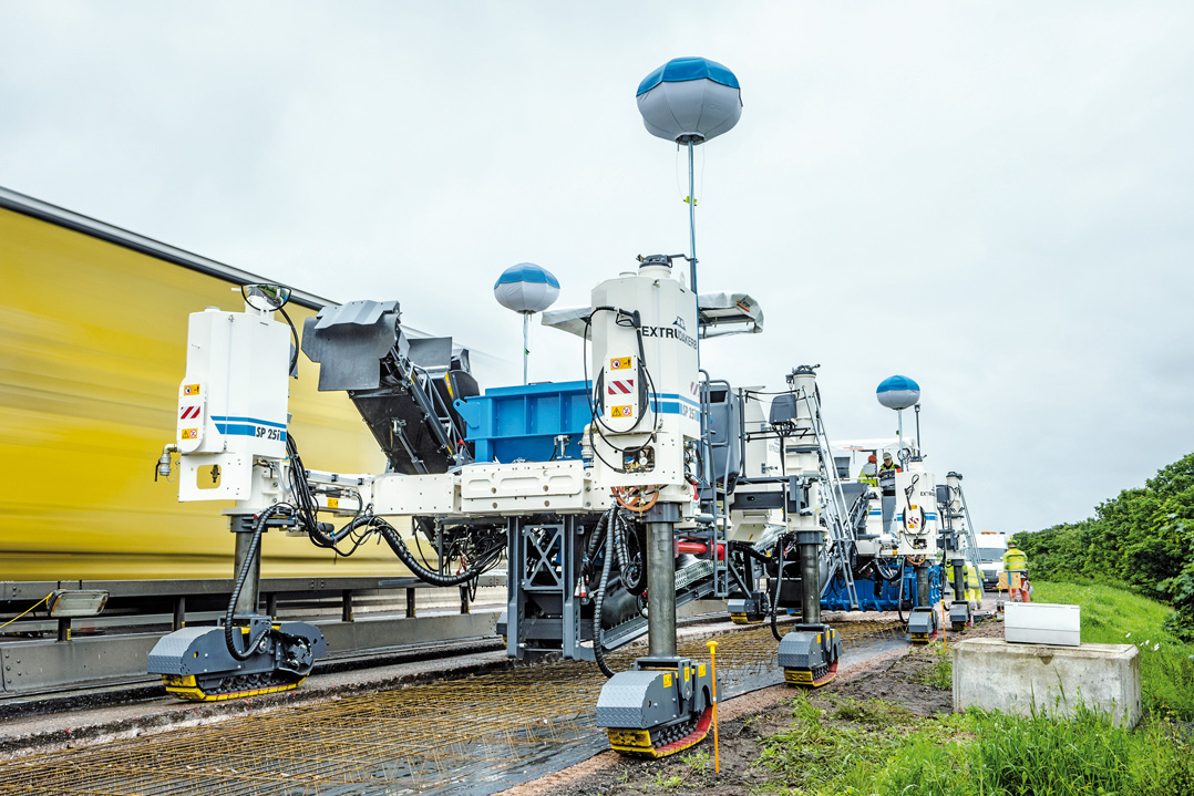 La finitrice a casseforme scorrevoli Wirtgen SP 25i