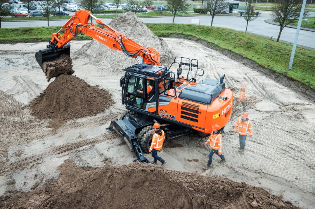 Hitachi presenta le conosciute ed apprezzate pale gommate ZW-7 e gli escavatori gommati ZXW-7 al Bauma 2025