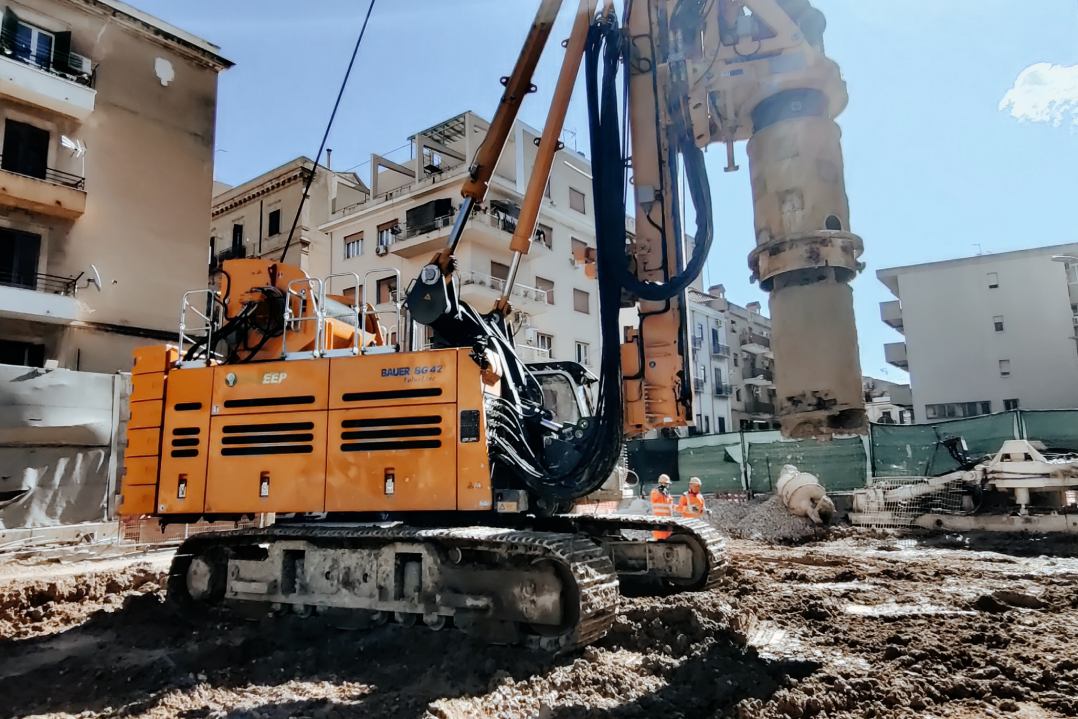 Una BG42 tra le case di Palermo