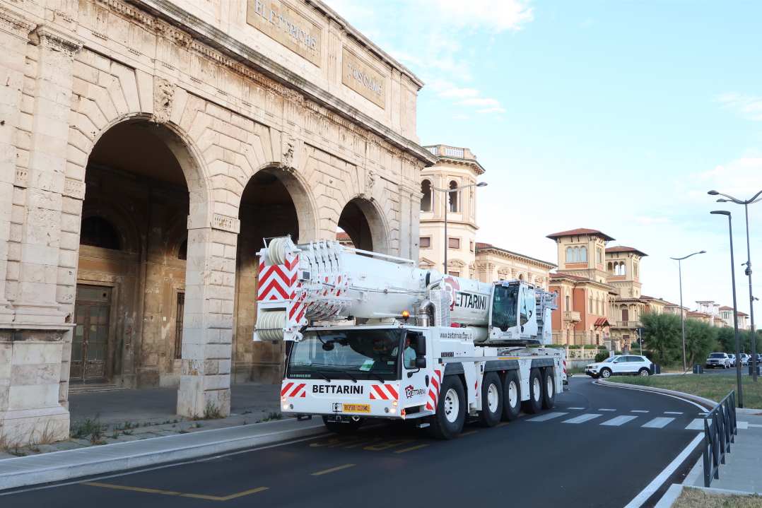 Una nuova Liebherr LTM 1250-5.1 per la  Bettarini Autogru di Livorno