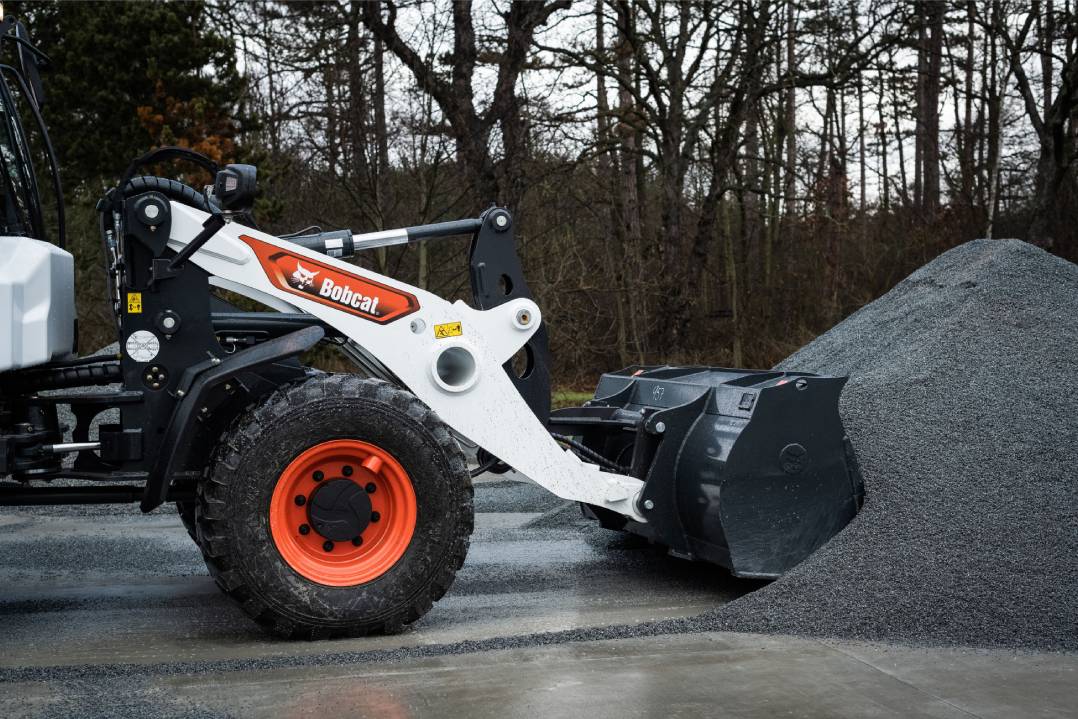 Nuova pala compatta gommata Bobcat L95 top di gamma
