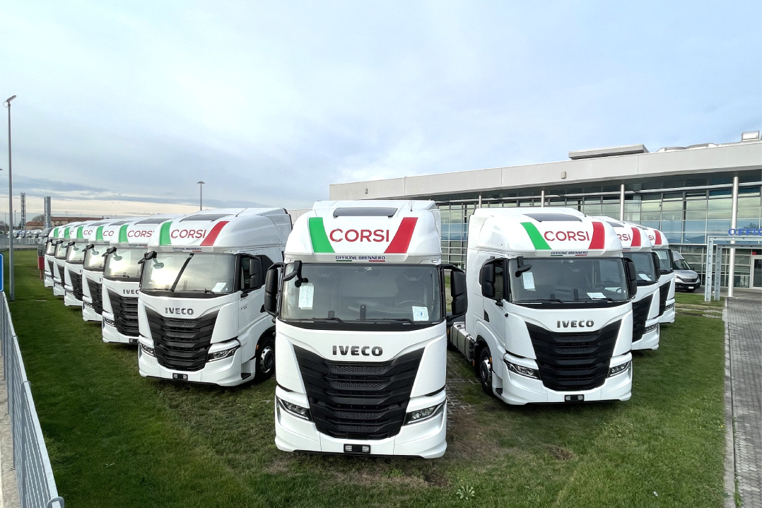 IVECO consegna 35 IVECO S-WAY a Corsi per il trasporto refrigerato in Europa