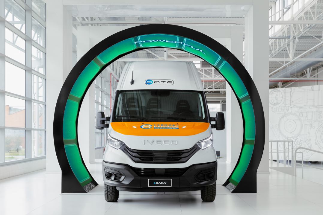 IVECO consegna il primo eDaily a noleggio con la formula pay-per-use di GATE a Chrono Express