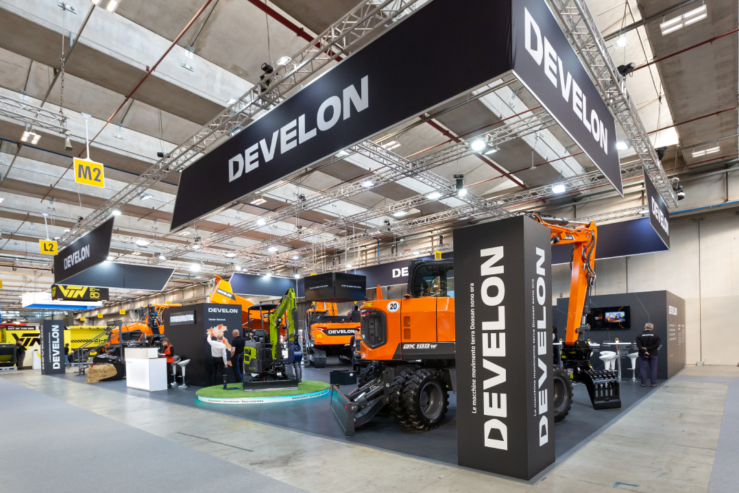 DEVELON al SaMoTer, prima volta in Italia con il nuovo brand