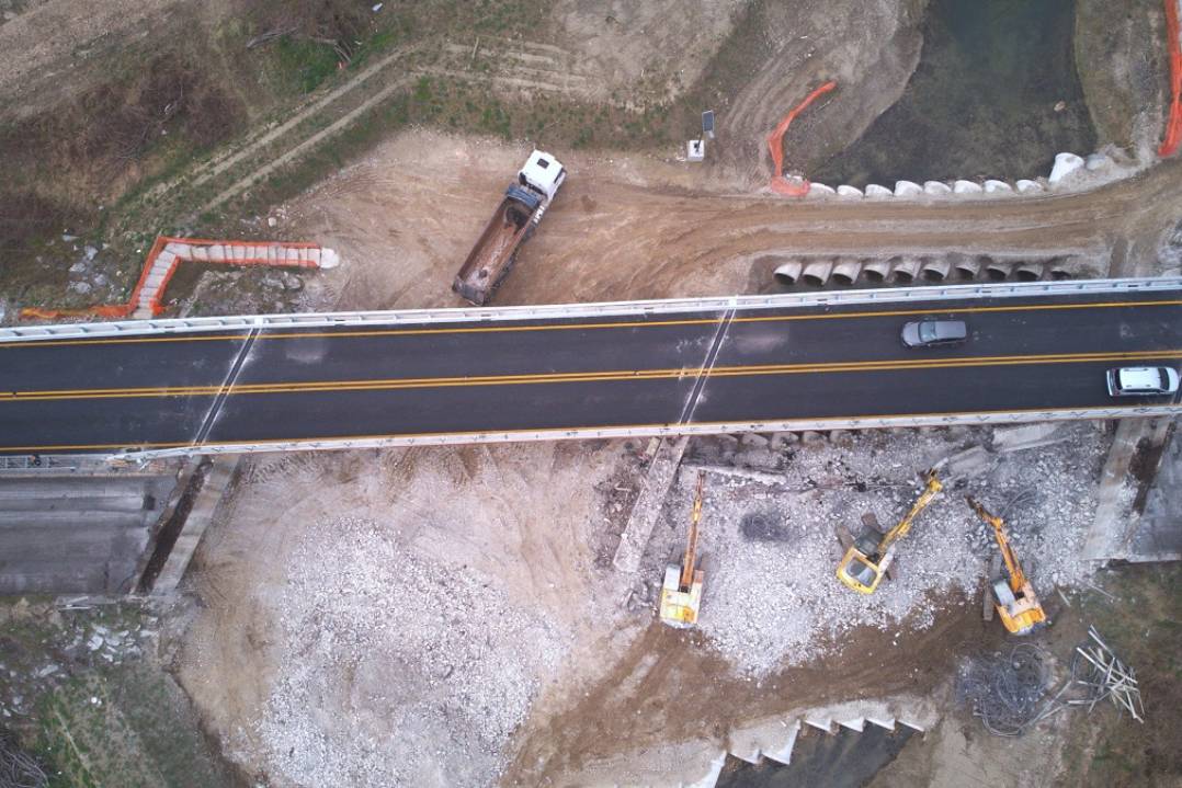 Completata la demolizione del viadotto sulla carreggiata in direzione Asti