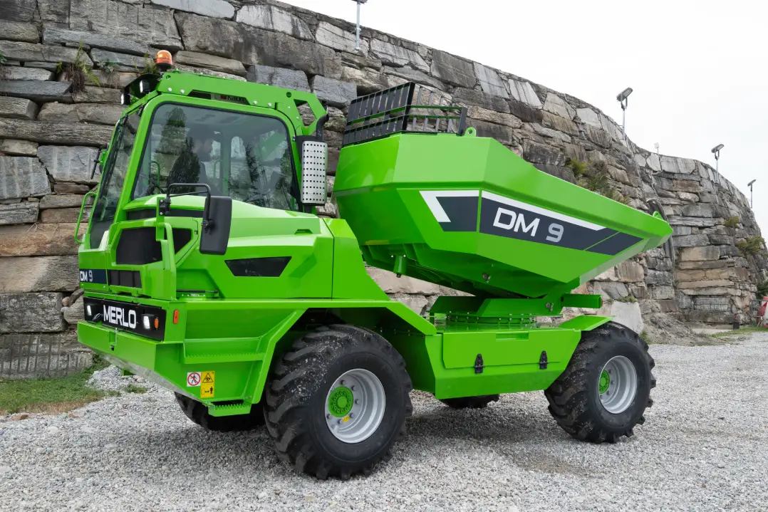 Ingombri minimi, sicurezza, agilità, potenza, comfort: il Dumper Merlo
