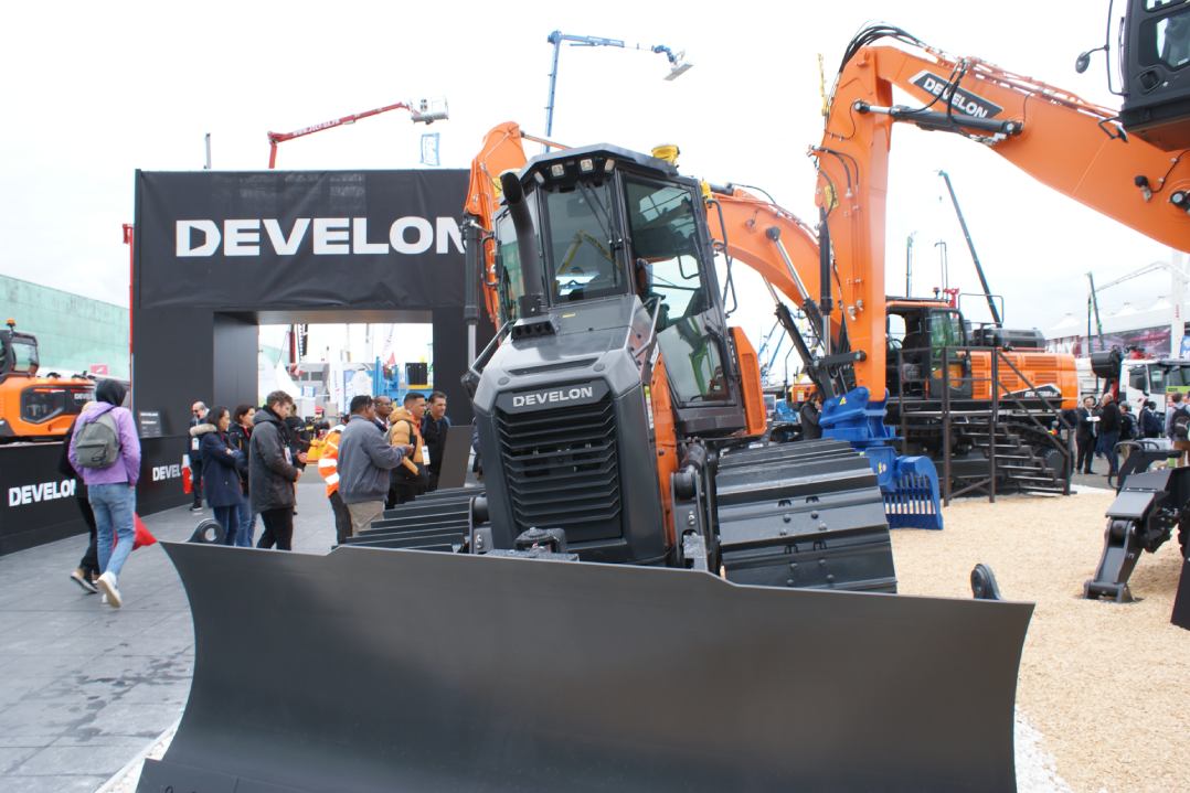 DEVELON presenta una vasta gamma di novità a Intermat