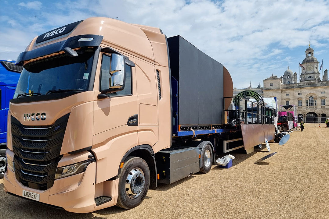 L’IVECO S-WAY è stato di supporto alla parata del Giubileo di Platino di Sua Maestà la Regina