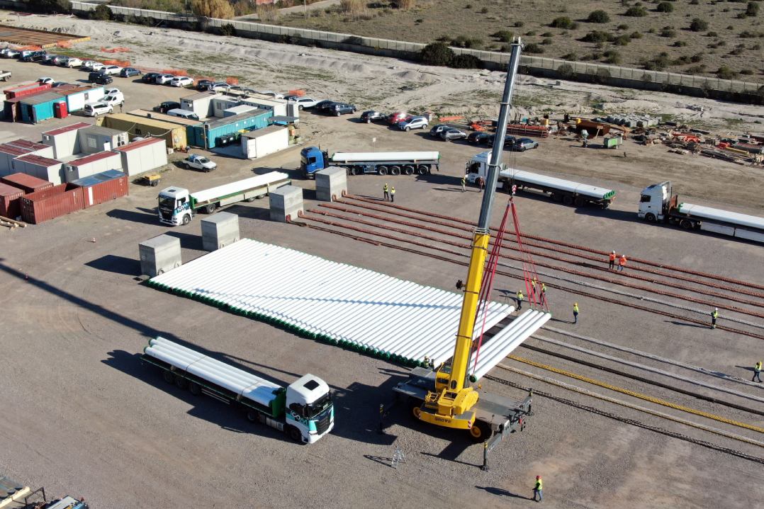 La Grove GRT8120 di Nuova ICOM in campo per la realizzazione di un nuovo impianto industriale a Cagliari