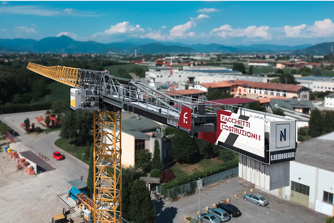 In Italia la prima gru con fune in fibra di Liebherr