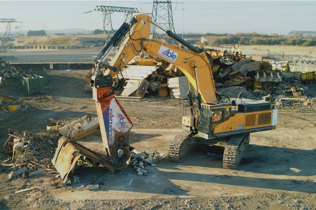 La prima Hyundai HX900 L venduta in Europa ai giganti della demolizione ABLE UK