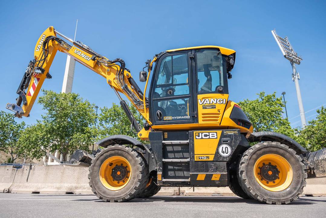 Tutta la versatilità dell’escavatore gommato JCB Hydradig per l’impresa Vangi