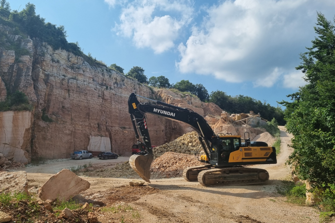 HX330A NL: l’escavatore Hyundai con una marcia in piú!