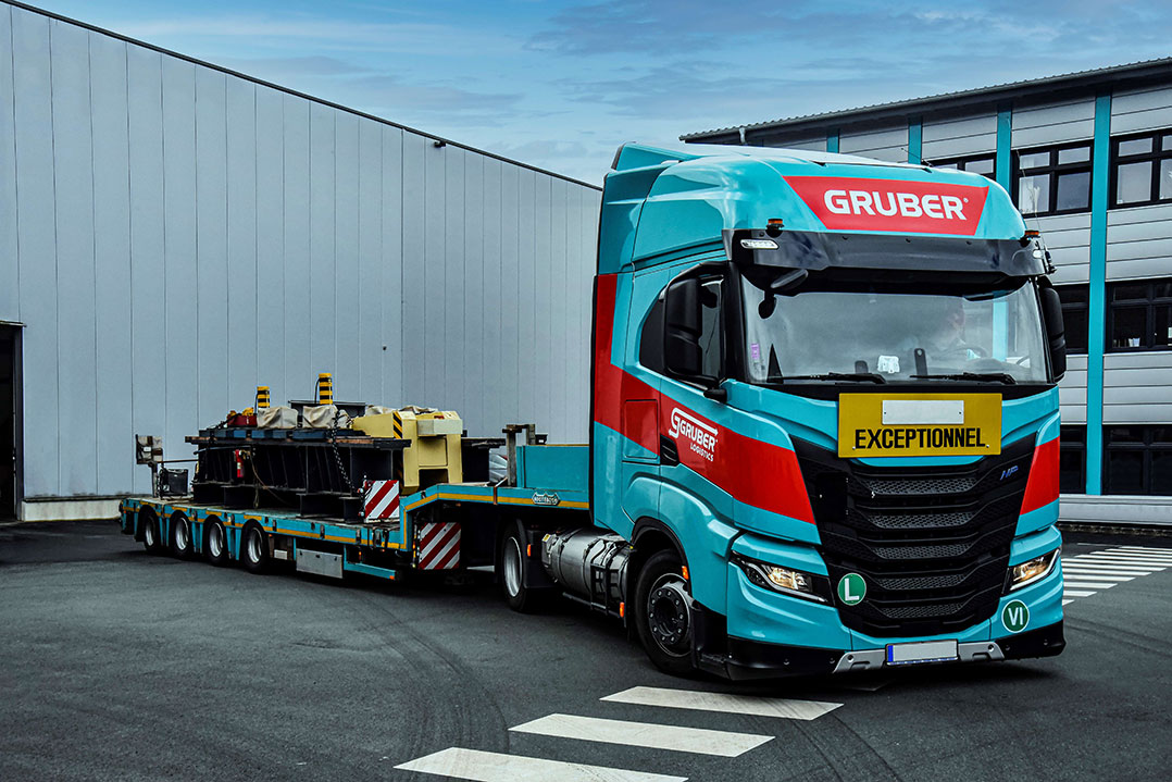 IVECO e Gruber Logistics presentano l’IVECO S-WAY LNG per trasporti eccezionali fino a 50 tonnellate