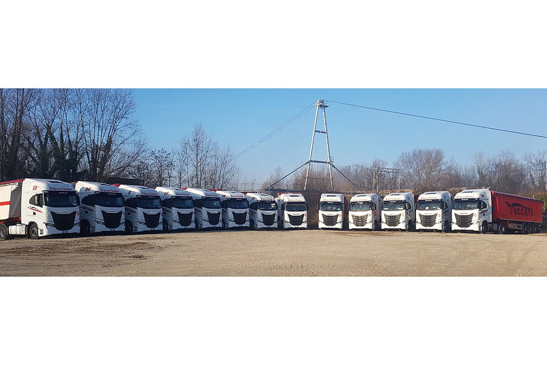 IVECO consegna 13 IVECO S-WAY a Vaccari Srl per il trasporto merci