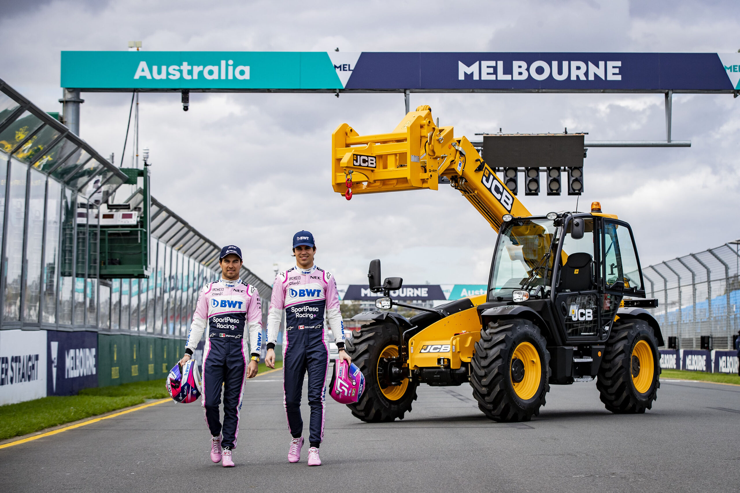 I sollevatori telescopici JCB scaldano i motori per il Gran Premio d’Australia di Formula 1