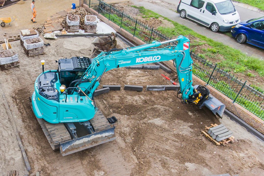 EQUIP+ riceve un escavatore KOBELCO da 100th a INTERMAT