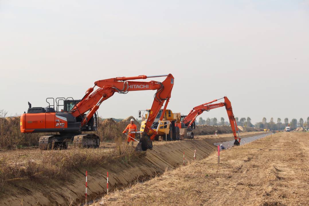 Gli escavatori ZX210LCN-7, ZX240N-6 e ZX135US-7 per la difesa idraulica e idrogeologica del territorio