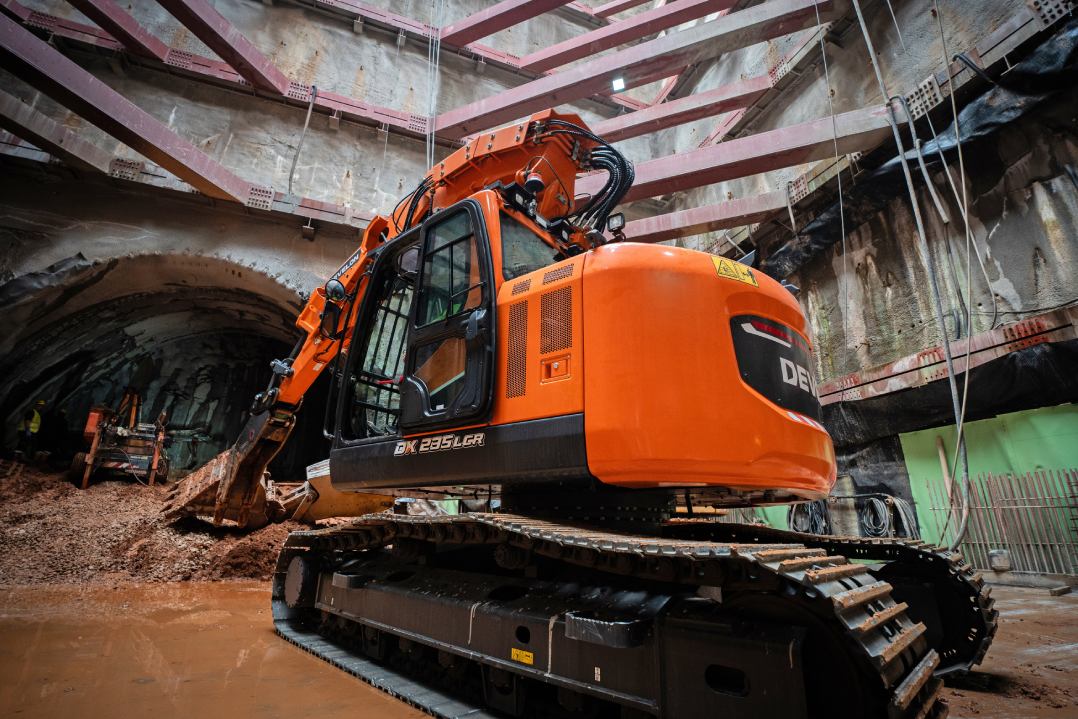Nuovo escavatore per gallerie DX235RTF-7 di DEVELON
