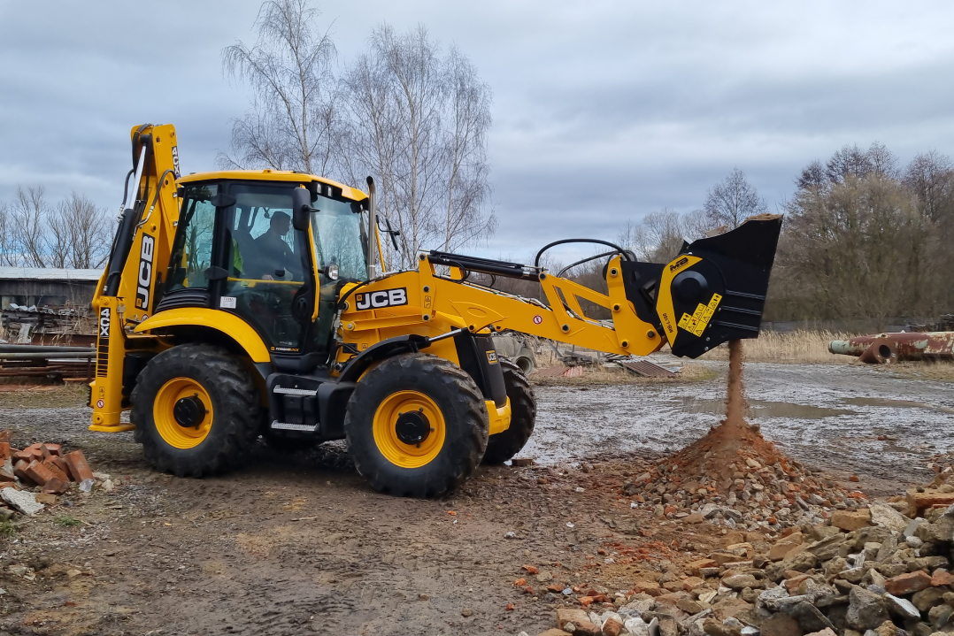 Demolire e ricostruire: il futuro è con le benne frantoio MB Crusher