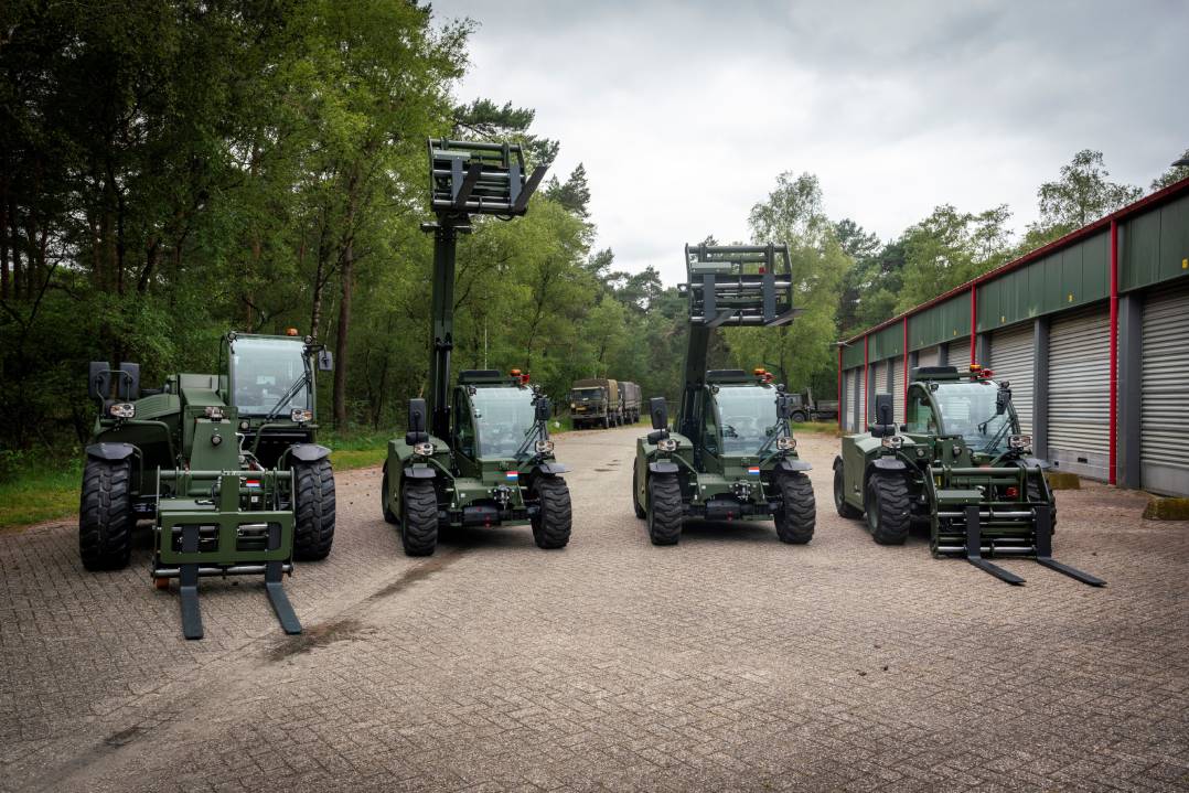 Nuovi telescopici, compressori d’aria e attrezzature Bobcat in consegna alle forze armate olandesi