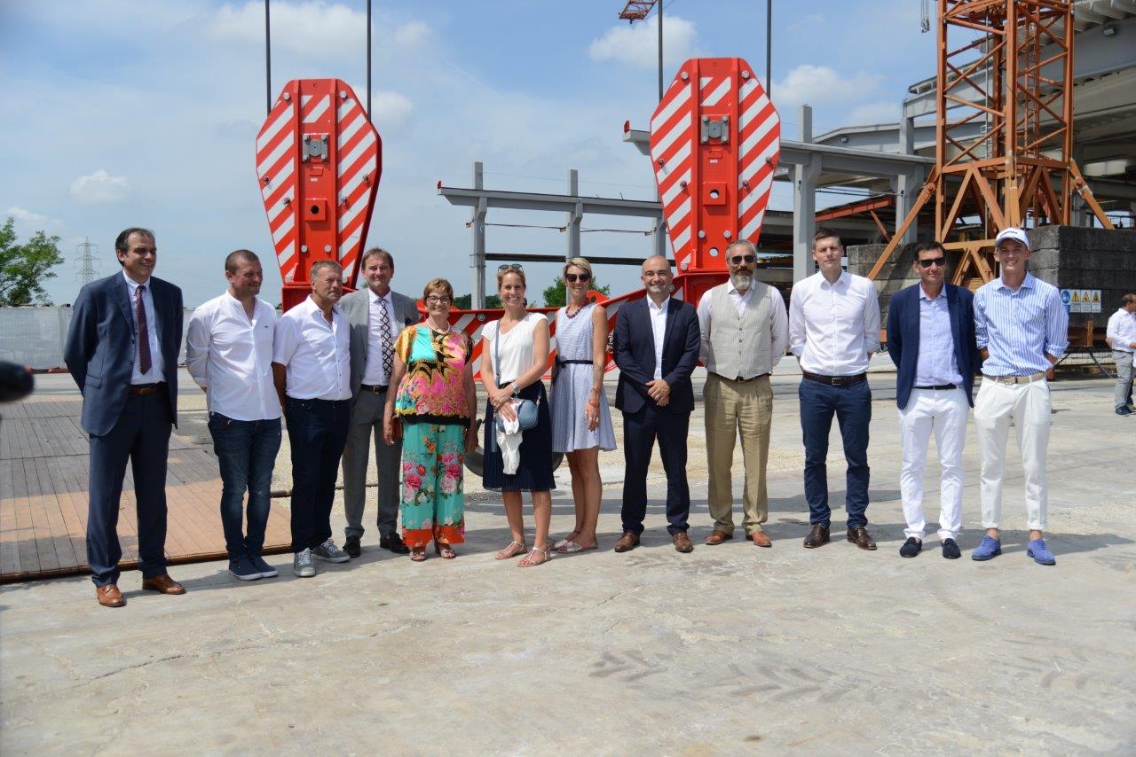 Niederstätter festeggia i 30 anni di collaborazione con Liebherr