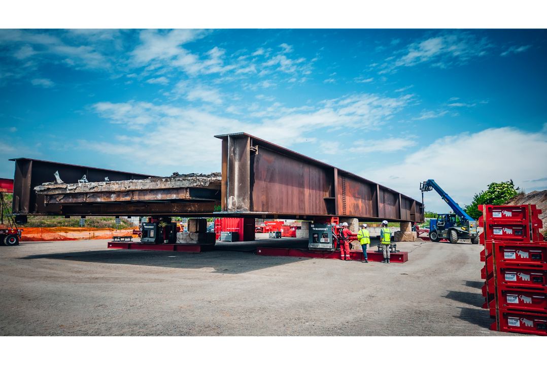 Mammoet rimuove una sezione di ponte da 530 tonnellate in due ore