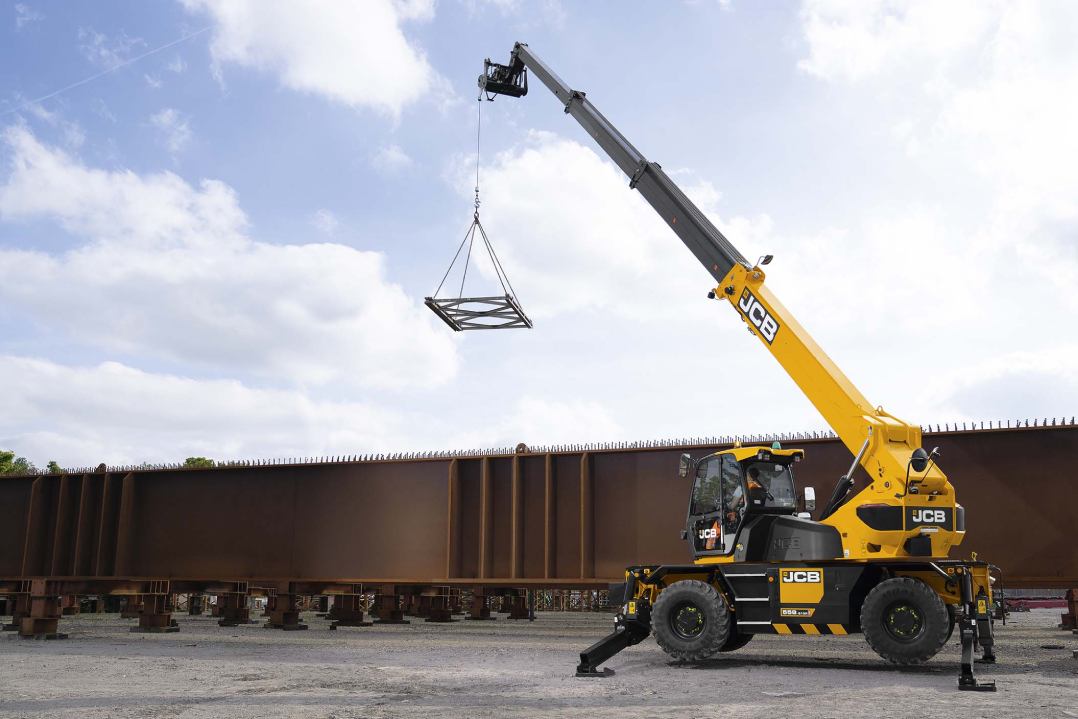 Portata e funzionalità incrementate per i nuovi sollevatori telescopici rotativi JCB 558 PRO