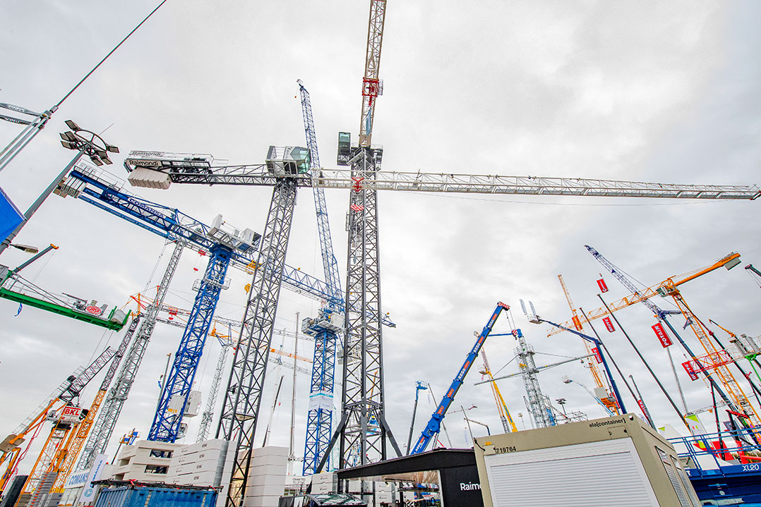 Raimondi Cranes inaugura una nuova serie di flat-tops presentando la T187 al Bauma 2022