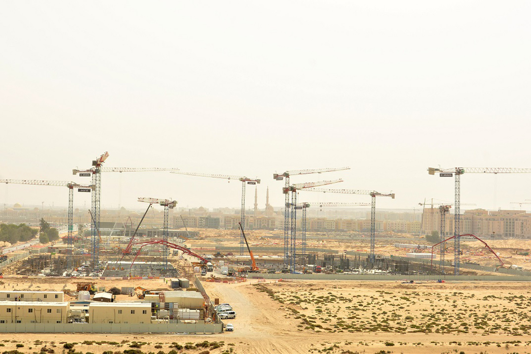 Raimondi Middle East installa undici gru a torre flat-top ad Aljada